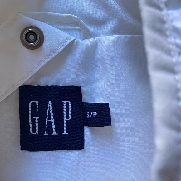 GAP White Quilted Jacket with Navy Logo Tag - Picture 5 of 9